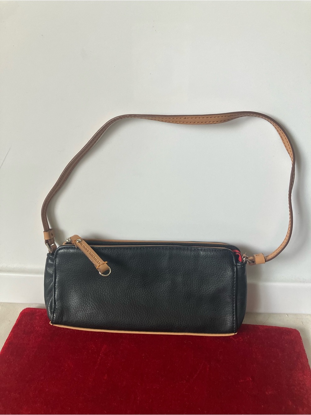 Tommy Hilfiger Black Pebbled Leather Small Baguette Shoulder Bag Purse Y2K Vtg.